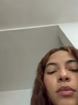 AkiraY10 webcam stripchat model stream image