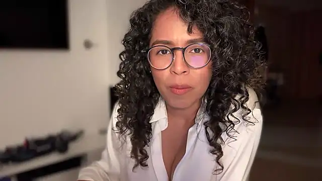 illaroom (F milf) - sexy show