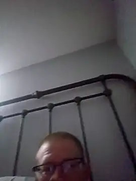 MrLeakyHelmet webcam