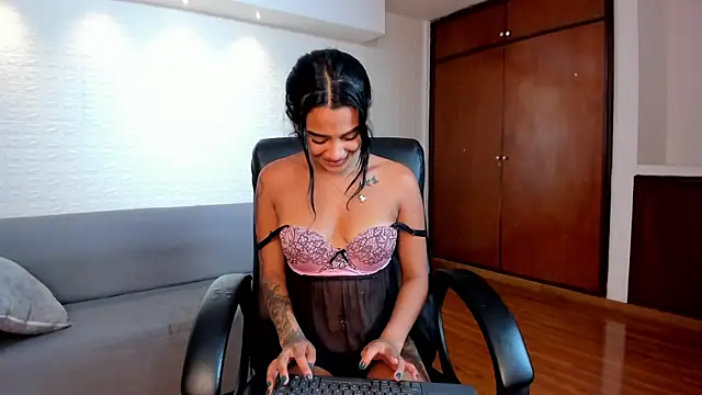 Saara_Corraless webcam