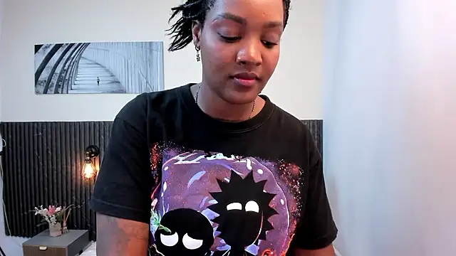 chanel_brunette webcam