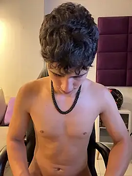 AdrianRinaldi's live cam