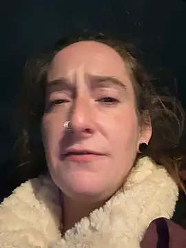 Mini_And_The_Bear webcam