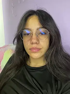 marianahb-e (F young) - Flash boobs