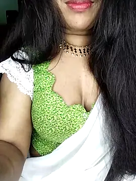 idhika-paul (F young) - Oil show Boobs