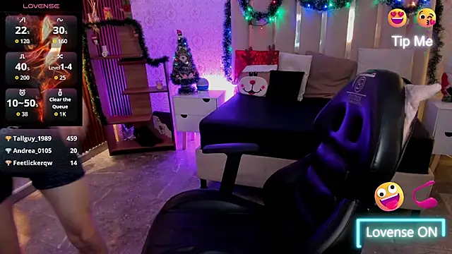 kaelwolf_tay (M twink) - play with oil