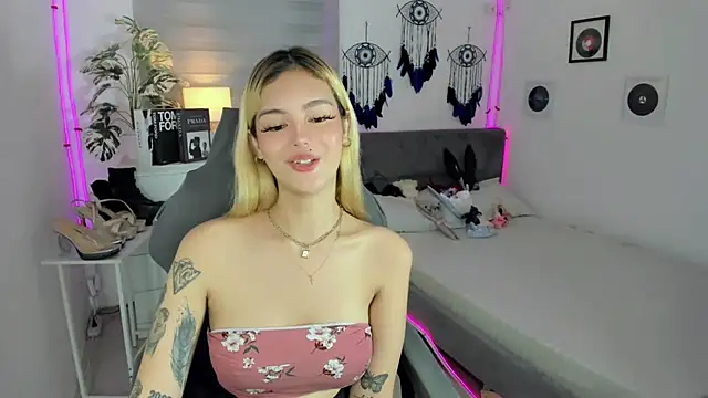 AlexandraMooree webcam