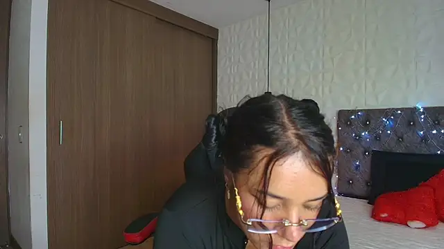 alisson-dl (F young) - Finger in pussy