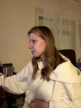 Webcam Model (MaryHiggins)  is live.Free join now!