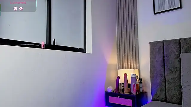 ema_stone65 - Ema_Stone65's free webcam