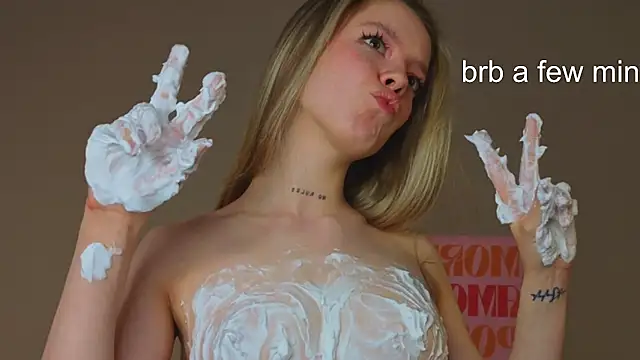 tiffinymergist (F teen) - Take off my T-shirt + fast flash tits