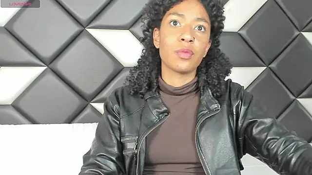 CarlaMarcuzzi live cam screenshot female from Colombia on VideoChat.work — Live Cam Directory