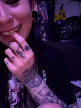 MissMidnightUK webcam