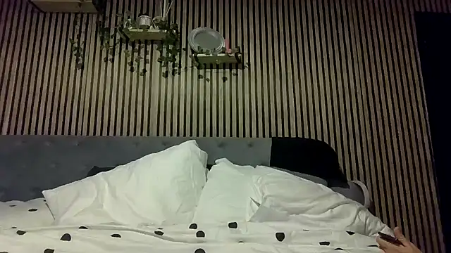 poppyinga1 - Poppyinga1's free webcam - UK Sex Cams