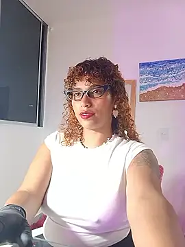 Vikyvoyeur webcam stripchat model stream image