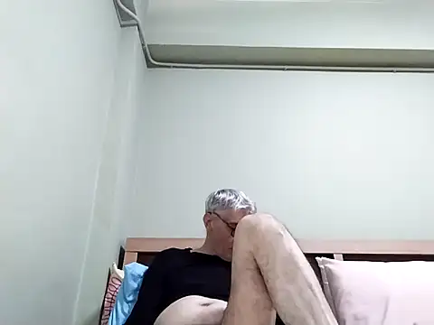 BIGUNCUTHARDCOCK webcam