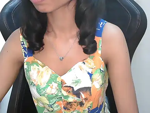 richa_patel (F young) - Oil on ass