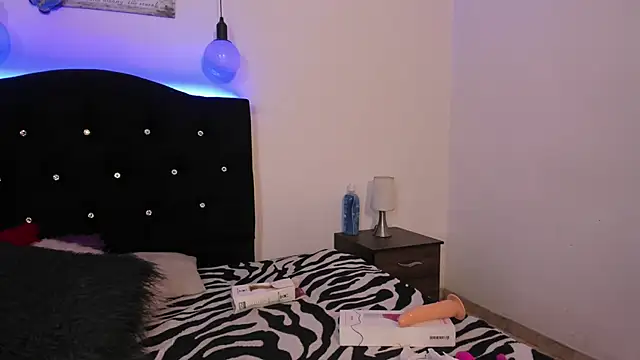 emmy__dreams (F teen) - squirt