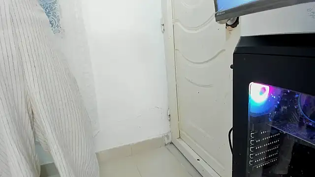 MatureHorny_70 webcam