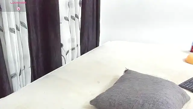 CREAMY_BUBBLEGUM webcam