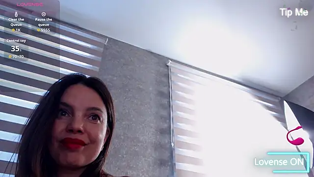 LillySquirtShot webcam stripchat model stream image