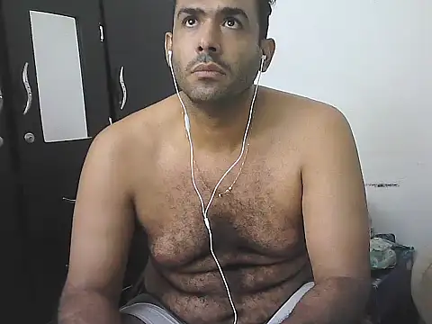 AlphaLatinoBear webcam