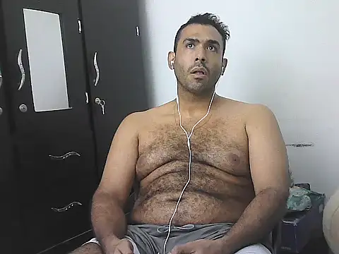 AlphaLatinoBear webcam