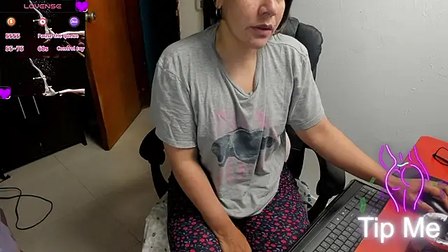 peanut_tangerine (F milf) - Naked and 5 min control lush