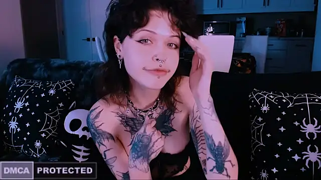 NaughtyLittleFox webcam