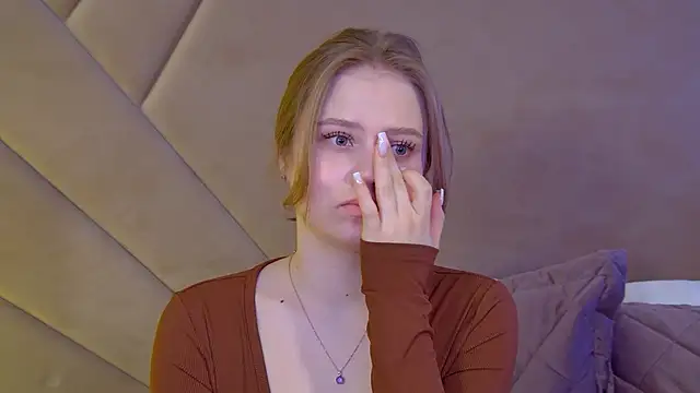 SelinSwarovski webcam