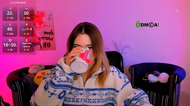 liana_kisses (F teen) - show tits