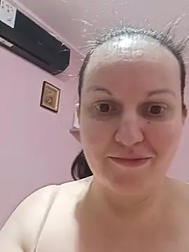 BustyLadyAlma webcam