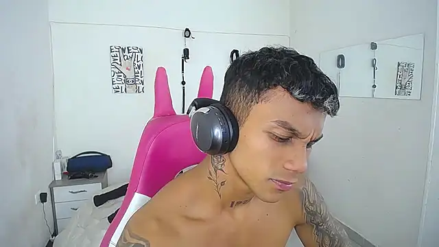 leonard_price - Leonard_Price's free webcam