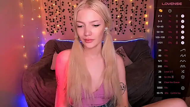 AnyaTaylor_ webcam