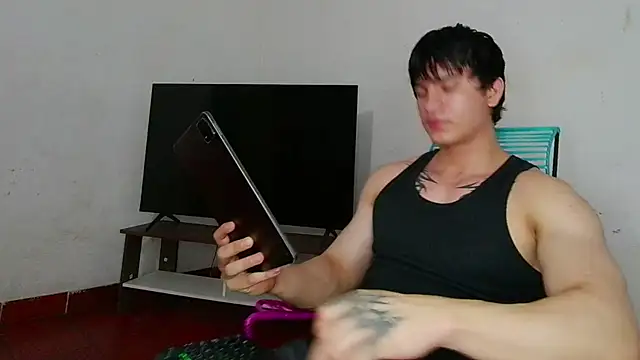 erickwalton (M twink) - I masturbate for you in oil