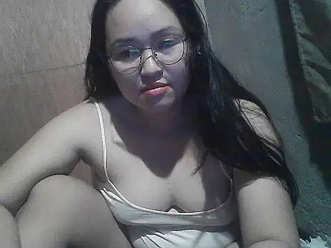 yummy_jyra02167 webcam