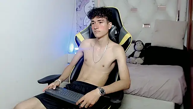 johnny_cagee (M twink) - pre cum close up