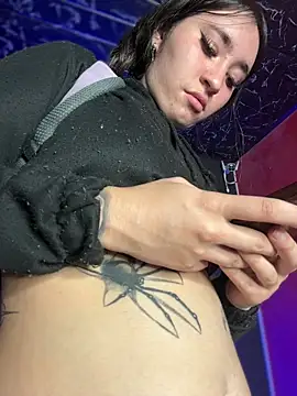 Webcam Model (Sophie_LS)  is live.Free join now!