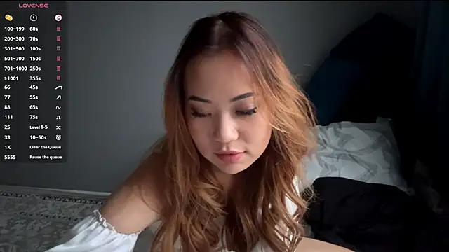 Ur_neighbor_Kira webcam