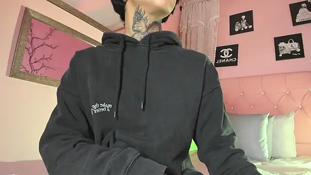 Webcam Model (Liam_evvan)  is live.Free join now!