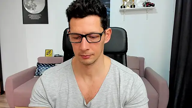 BrutusK08 Live Webcam on Stripchat