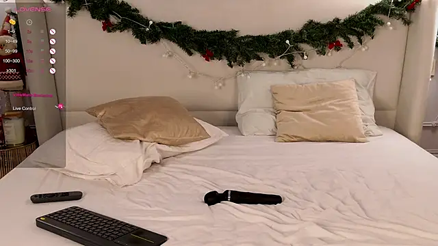 adoracortes - AdoraCortes's free webcam - UK Sex Cams