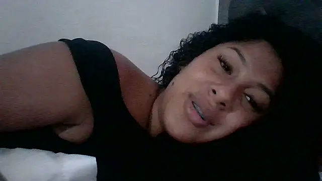 Kitra_New webcam stripchat model stream image