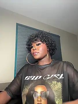 WomanNextdoor1 webcam