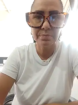 EmperatrizMilf webcam