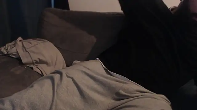 hugemachohandsome webcam