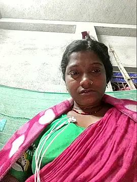 vipmonalisha (F young) - Boobs show