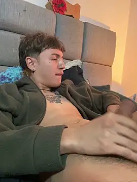 naytonfreeman (M twink) - Handjob+cum for you
