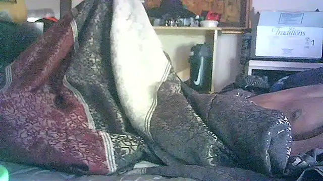 ON3YOULLN3VER_FIR3 webcam