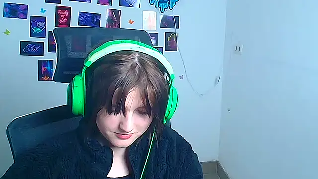 Alice_Wonderme webcam